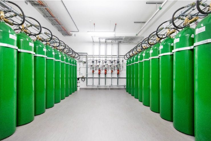 Flaschenbatterie der automatischen Gaslöschanlage